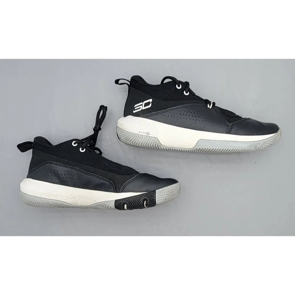 Under Armour SC 3Zero IV Basketball Shoe Black Youth Sz 5 Women 6.5 #3023918-001